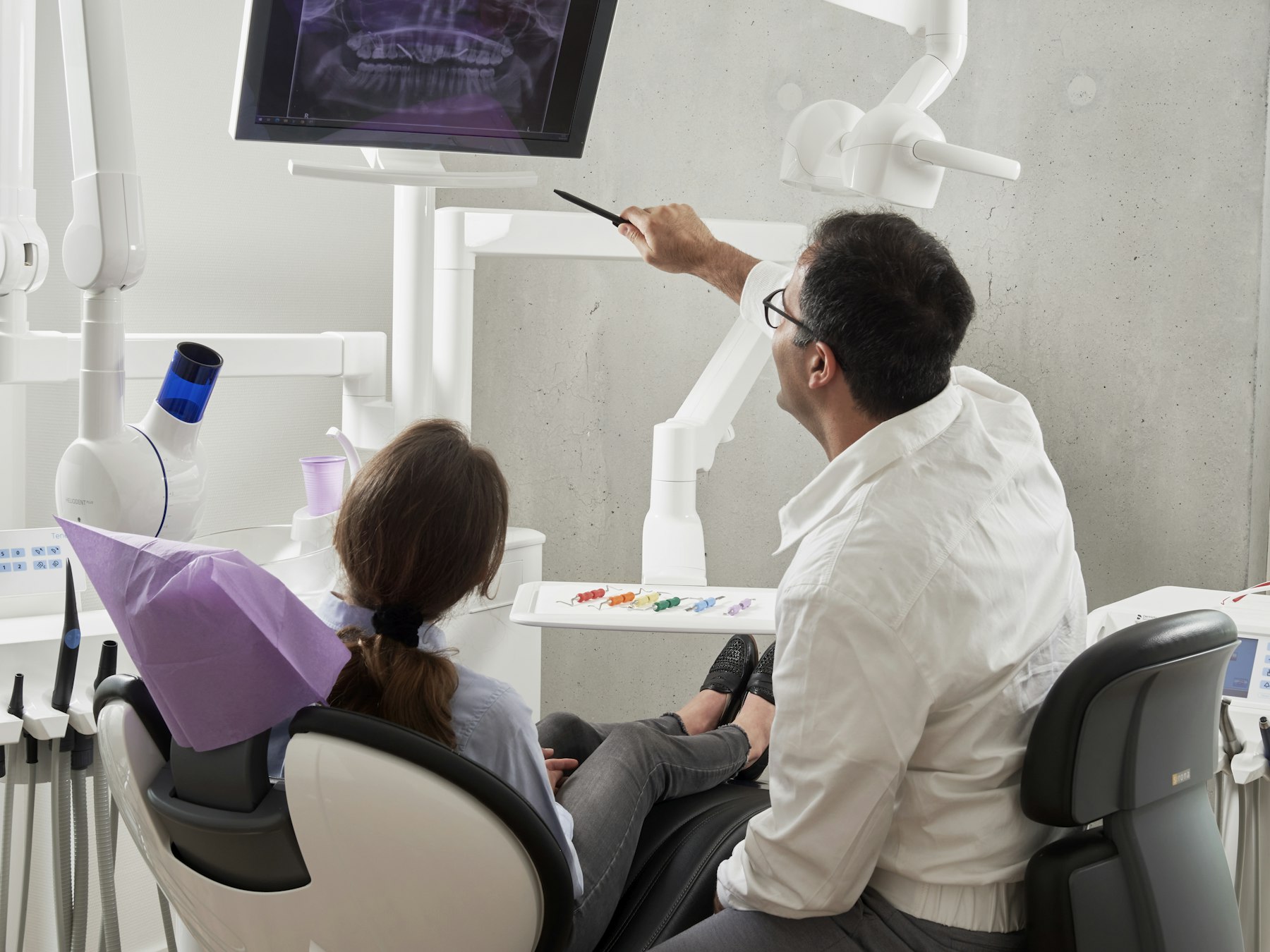 Dentist explaining a scan